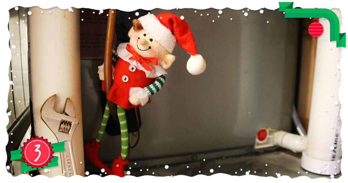 14 ways your elf can ruin your holidays-3