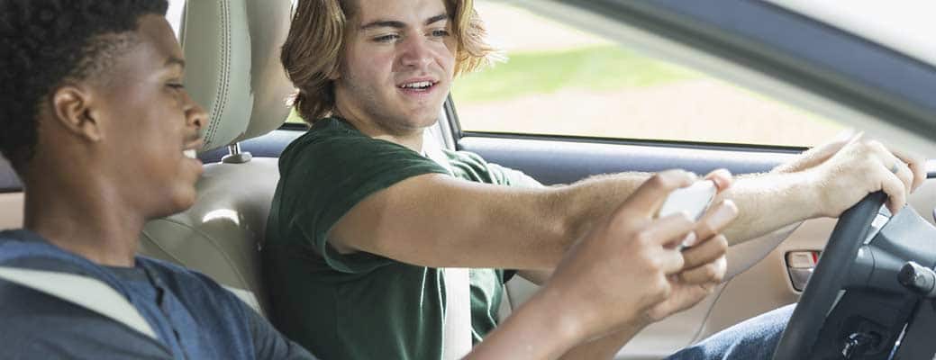 5 Safe Driving Apps to Minimize Distracted Driving