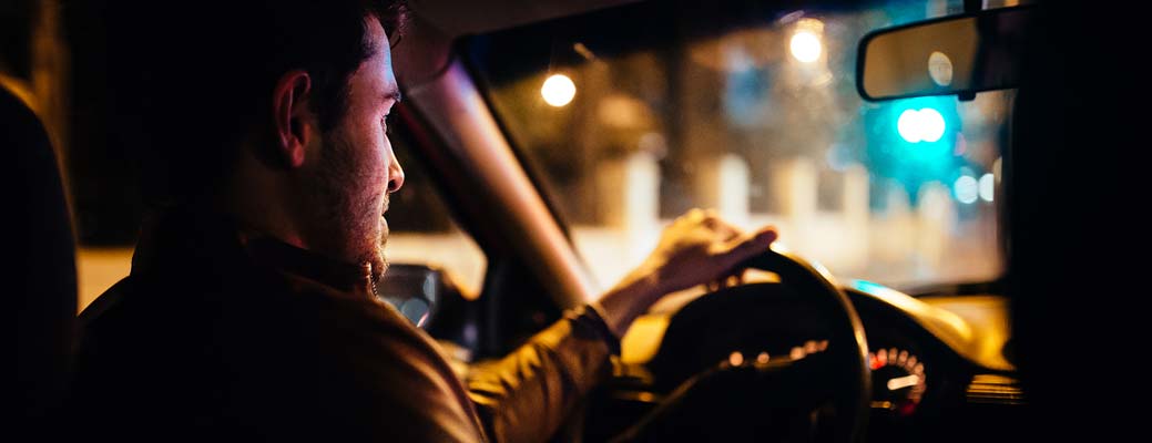 7 Tips to Avoid Light Glare While Driving at Night 7 Tips to Avoid Light Glare While Driving at Night thumbnail