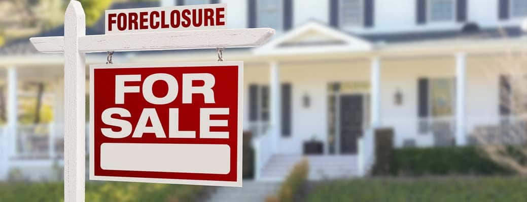 Pros and Cons of Buying a Foreclosure Home header image