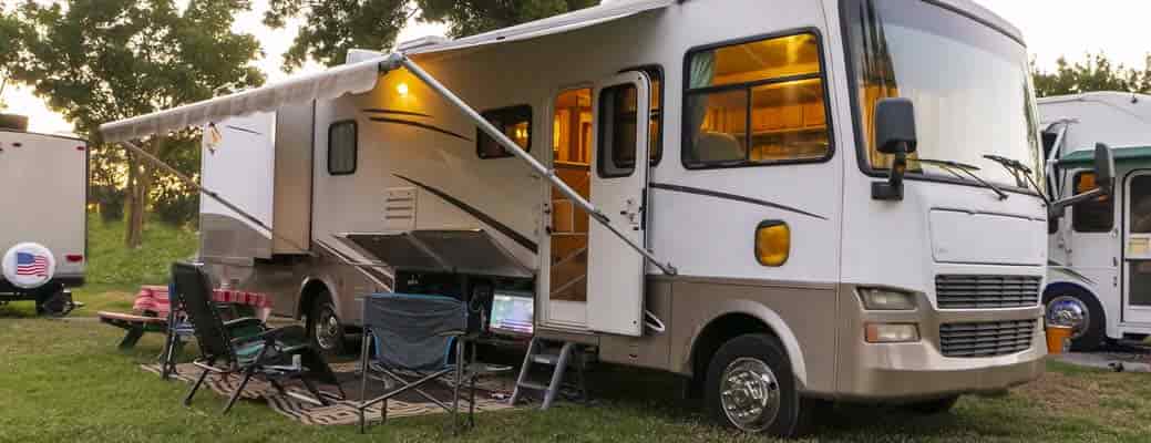 12 Safe Driving Tips for New RV Owners header image